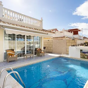 https://villa-palmera-el-palmar.in-canary-islands.com