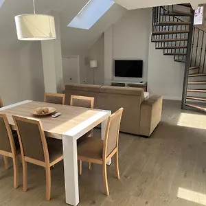 https://apartamentos-pinar-malaga-centro.1costadelsol.com